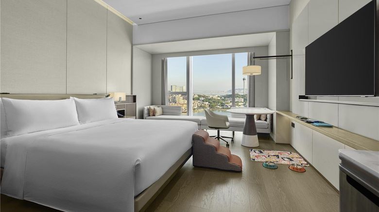 <b>Hilton Zhuhai Room</b>. Images powered by <a href="https://iceportal.shijigroup.com/" title="IcePortal" target="_blank">IcePortal</a>.