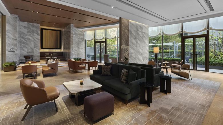 <b>Hilton Zhuhai Lobby</b>. Images powered by <a href="https://iceportal.shijigroup.com/" title="IcePortal" target="_blank">IcePortal</a>.