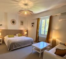 Quai Des Pontis Room