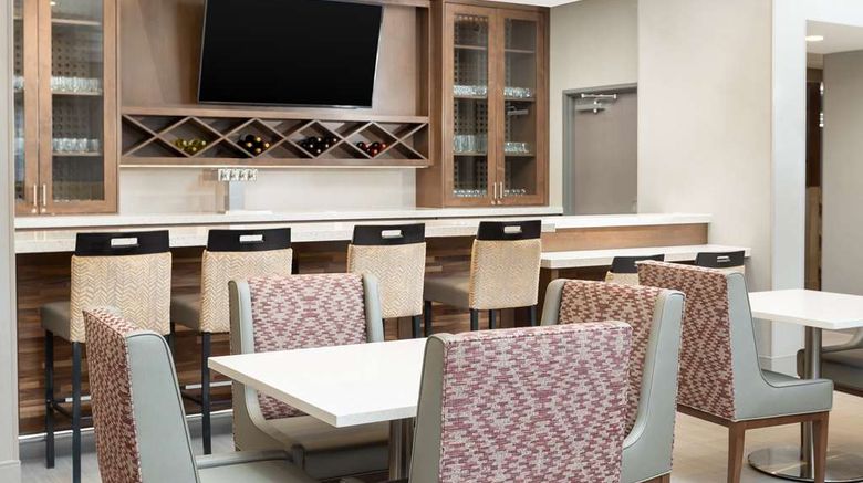 <b>Hampton Inn & Suites Sonoma Wine Country Lobby</b>. Images powered by <a href="https://iceportal.shijigroup.com/" title="IcePortal" target="_blank">IcePortal</a>.