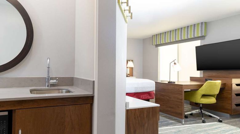 <b>Hampton Inn & Suites Sonoma Wine Country Room</b>. Images powered by <a href="https://iceportal.shijigroup.com/" title="IcePortal" target="_blank">IcePortal</a>.