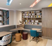 Hampton by Hilton London City Lobby