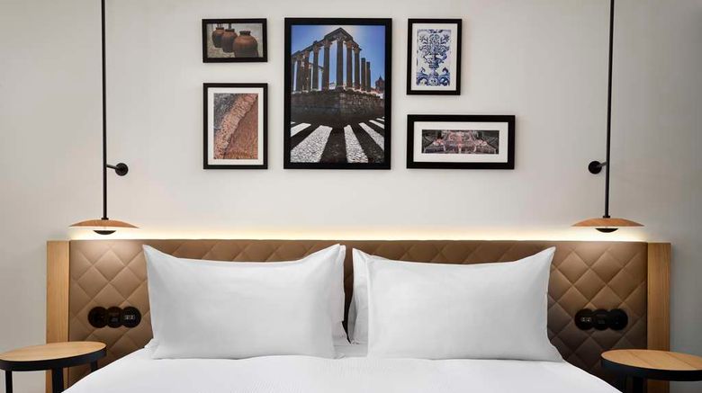 <b>Hilton Garden Inn Evora Room</b>. Images powered by <a href="https://iceportal.shijigroup.com/" title="IcePortal" target="_blank">IcePortal</a>.