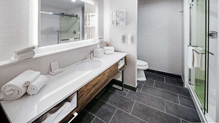 Hampton Inn & Suites Canyon Room