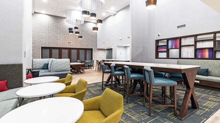 Hampton Inn & Suites Canyon Lobby