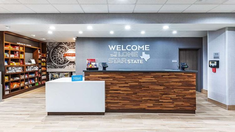 Hampton Inn & Suites Canyon Lobby