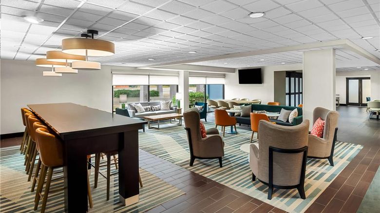 <b>Comfort Inn Cadillac Lobby</b>. Images powered by <a href="https://iceportal.shijigroup.com/" title="IcePortal" target="_blank">IcePortal</a>.