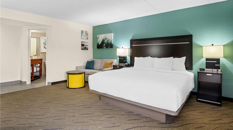 <b>Comfort Inn Cadillac Suite</b>. Images powered by <a href="https://iceportal.shijigroup.com/" title="IcePortal" target="_blank">IcePortal</a>.