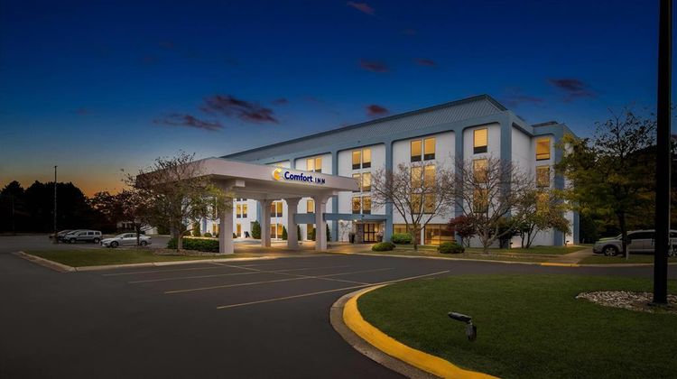 Comfort Inn Cadillac Exterior