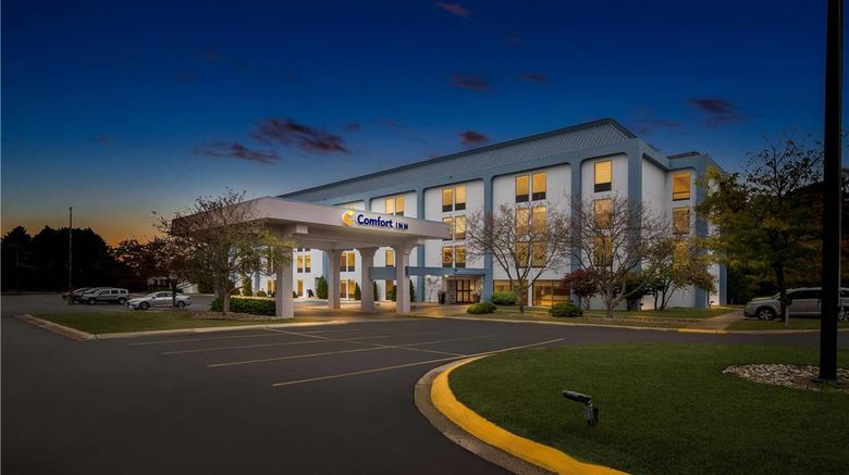 <b>Comfort Inn Cadillac Exterior</b>. Images powered by <a href="https://iceportal.shijigroup.com/" title="IcePortal" target="_blank">IcePortal</a>.