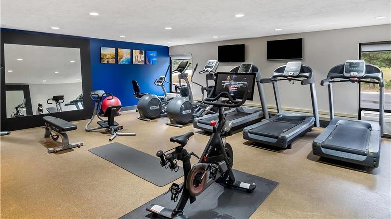 <b>Comfort Inn Cadillac Health</b>. Images powered by <a href="https://iceportal.shijigroup.com/" title="IcePortal" target="_blank">IcePortal</a>.