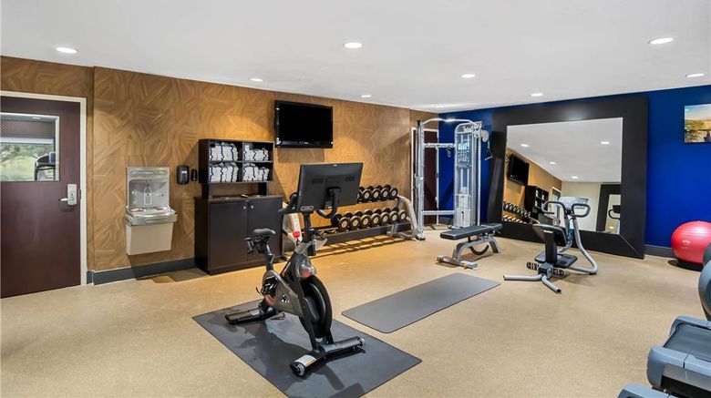 <b>Comfort Inn Cadillac Health</b>. Images powered by <a href="https://iceportal.shijigroup.com/" title="IcePortal" target="_blank">IcePortal</a>.