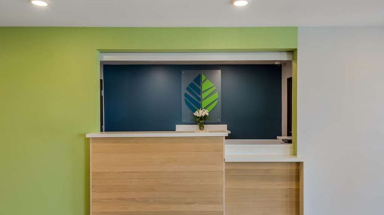 WoodSpring Suites Lobby
