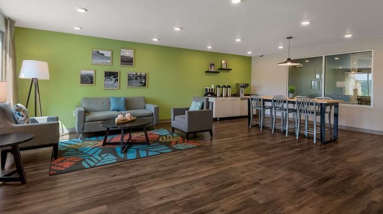 WoodSpring Suites Lobby