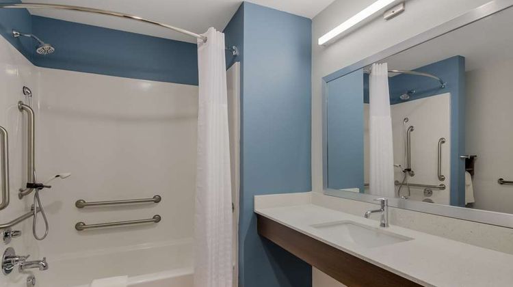 WoodSpring Suites Room