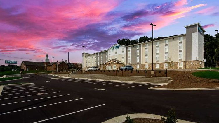 WoodSpring Suites Exterior
