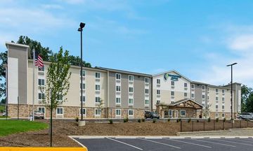 WoodSpring Suites
