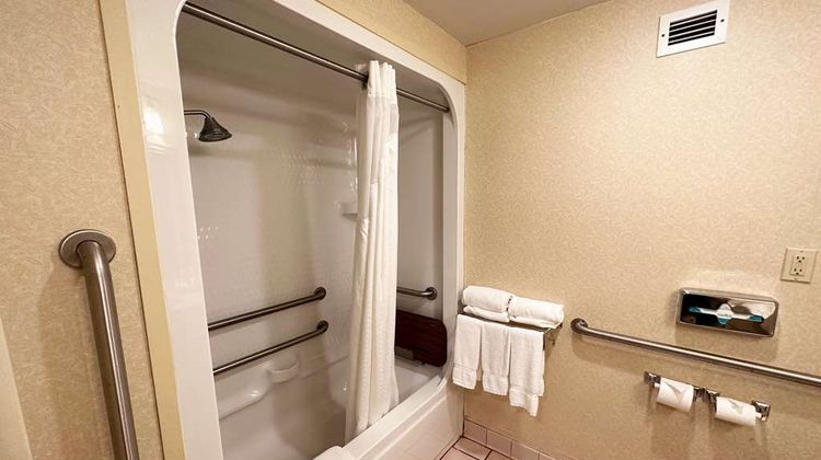 Wingate by Wyndham Waynesboro Room