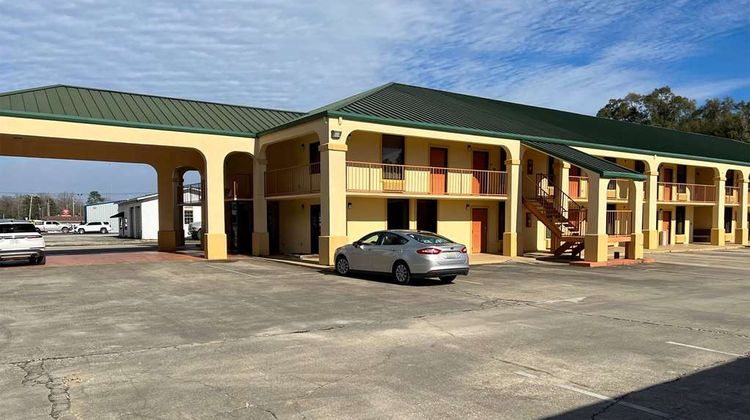 Days Inn & Suites by Wyndham Brewton Exterior