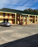 Days Inn & Suites by Wyndham Brewton