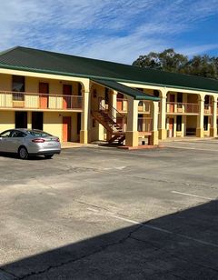 Days Inn & Suites by Wyndham Brewton
