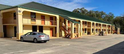 Days Inn & Suites by Wyndham Brewton Exterior