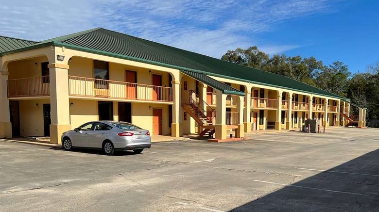 <b>Days Inn & Suites by Wyndham Brewton Exterior</b>. Images powered by <a href="https://iceportal.shijigroup.com/" title="IcePortal" target="_blank">IcePortal</a>.