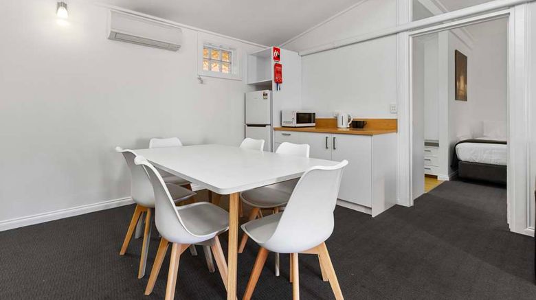 <b>Econo Lodge East Adelaide Room</b>. Images powered by <a href="https://iceportal.shijigroup.com/" title="IcePortal" target="_blank">IcePortal</a>.
