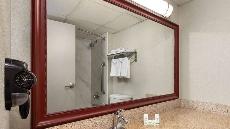 <b>Wingate by Wyndham Kansas City Room</b>. Images powered by <a href="https://iceportal.shijigroup.com/" title="IcePortal" target="_blank">IcePortal</a>.