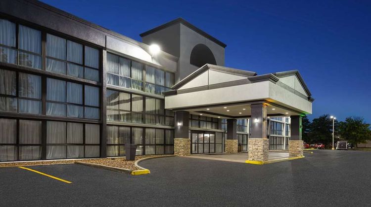 Wingate by Wyndham Kansas City Exterior
