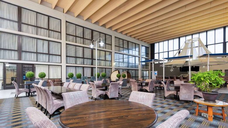 <b>Wingate by Wyndham Kansas City Lobby</b>. Images powered by <a href="https://iceportal.shijigroup.com/" title="IcePortal" target="_blank">IcePortal</a>.