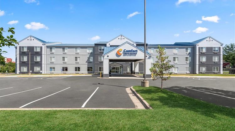 Comfort Inn & Suites Exterior