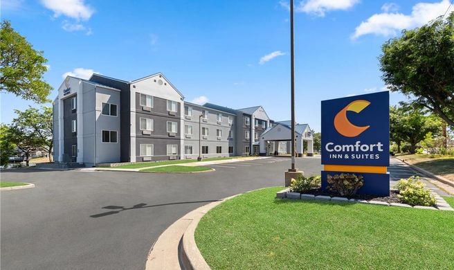 Comfort Inn & Suites Exterior