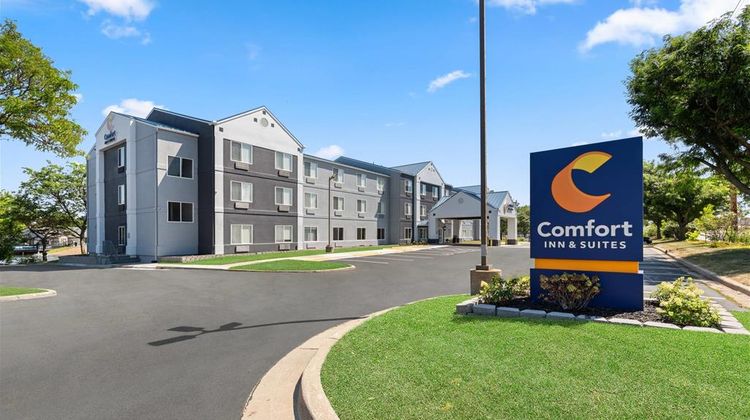 Comfort Inn & Suites Exterior