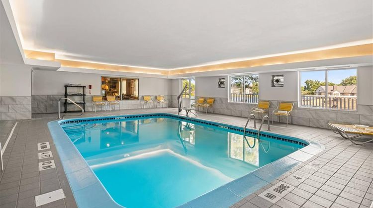 Comfort Inn & Suites Pool