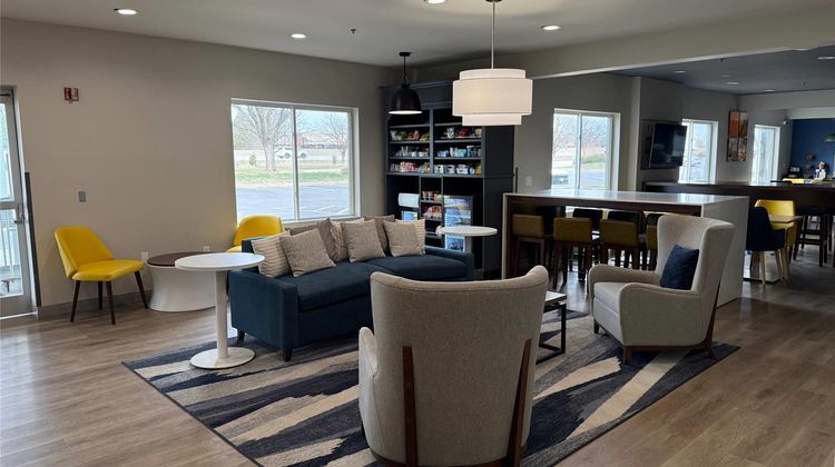 Comfort Inn & Suites Lobby