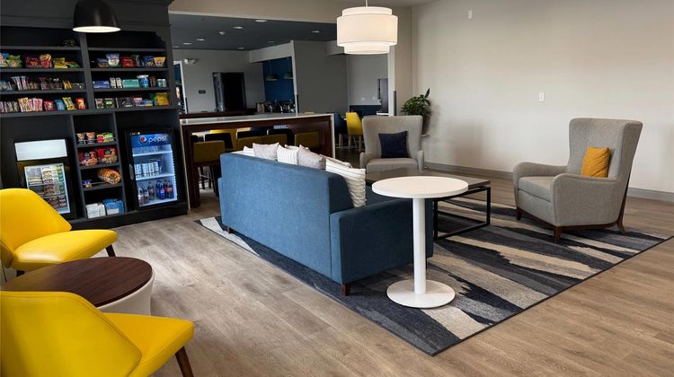 Comfort Inn & Suites Lobby