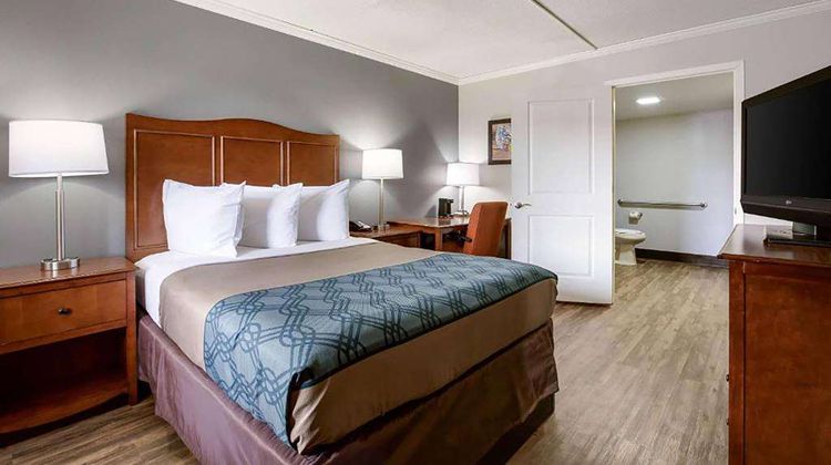 Travelodge by Wyndham Canton/Livonia Area, MI Room