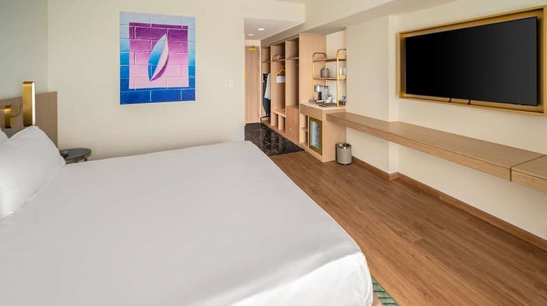 <b>Dolce by Wyndham Hollywood Room</b>. Images powered by <a href="https://iceportal.shijigroup.com/" title="IcePortal" target="_blank">IcePortal</a>.