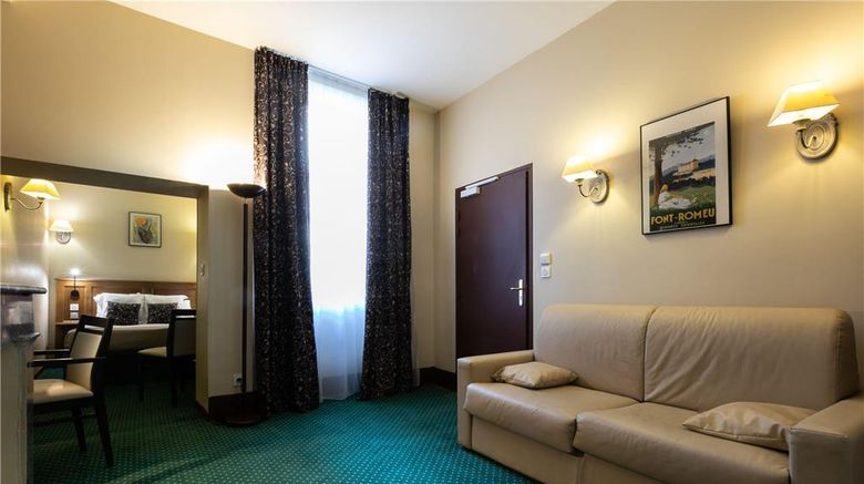 <b>Hotel Heliot Room</b>. Images powered by <a href="https://iceportal.shijigroup.com/" title="IcePortal" target="_blank">IcePortal</a>.