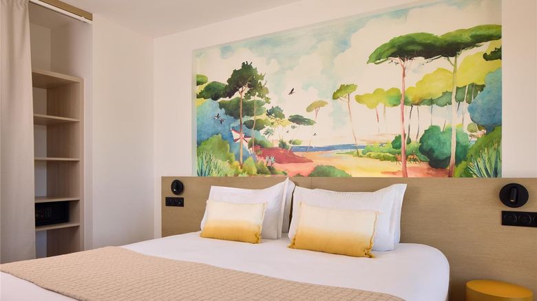 <b>Best Western Arcachon Le Port Room</b>. Images powered by <a href="https://iceportal.shijigroup.com/" title="IcePortal" target="_blank">IcePortal</a>.