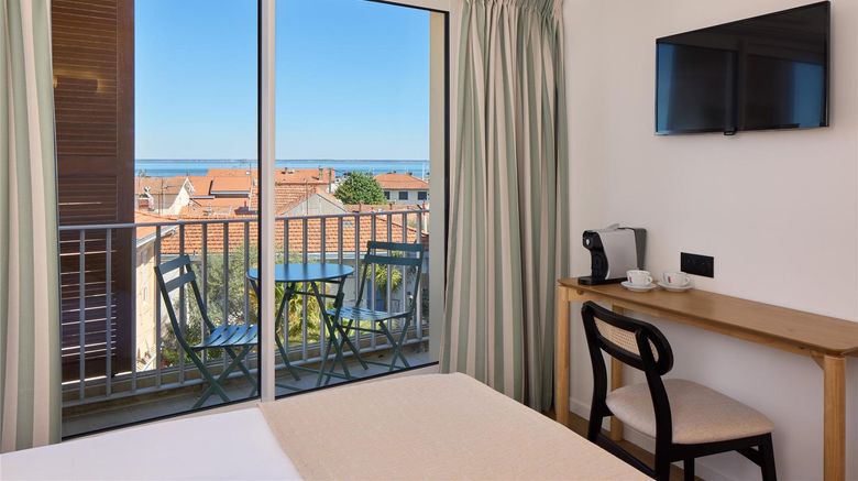 <b>Best Western Arcachon Le Port Room</b>. Images powered by <a href="https://iceportal.shijigroup.com/" title="IcePortal" target="_blank">IcePortal</a>.