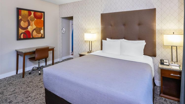 Quality Inn & Suites Vancouver Downtown Room