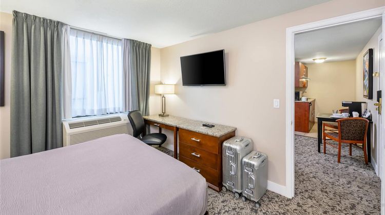 Quality Inn & Suites Vancouver Downtown Suite