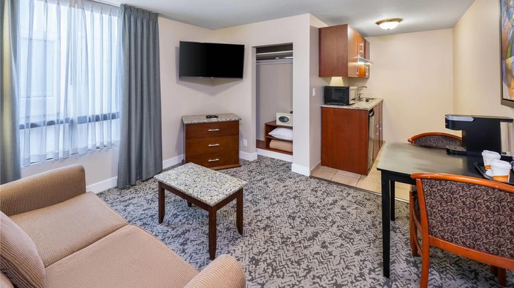 Quality Inn & Suites Vancouver Downtown Suite