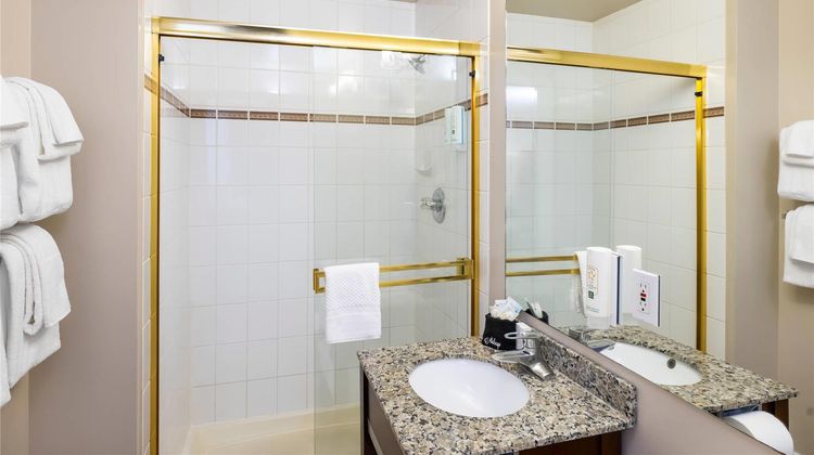 Quality Inn & Suites Vancouver Downtown Suite
