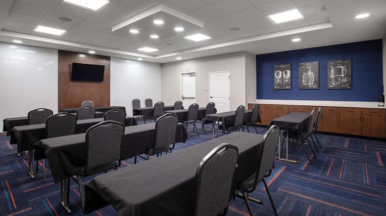 <b>Hampton Inn by Hilton Green Bay Stadium Meeting</b>. Images powered by <a href="https://iceportal.shijigroup.com/" title="IcePortal" target="_blank">IcePortal</a>.