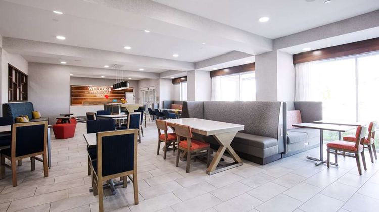 Hampton Inn by Hilton Green Bay Stadium Lobby