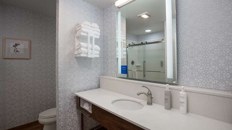Hampton Inn by Hilton Green Bay Stadium Room