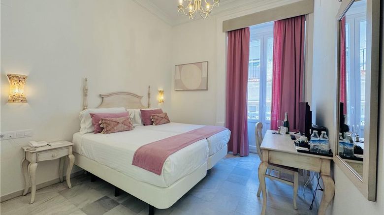 <b>Hotel Las Cortes de Cadiz Room</b>. Images powered by <a href="https://iceportal.shijigroup.com/" title="IcePortal" target="_blank">IcePortal</a>.
